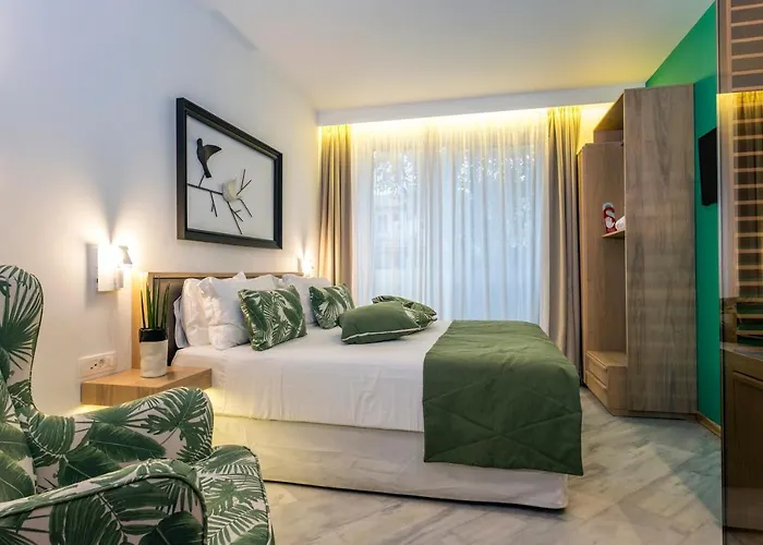 Kalamaki Luxury Suites